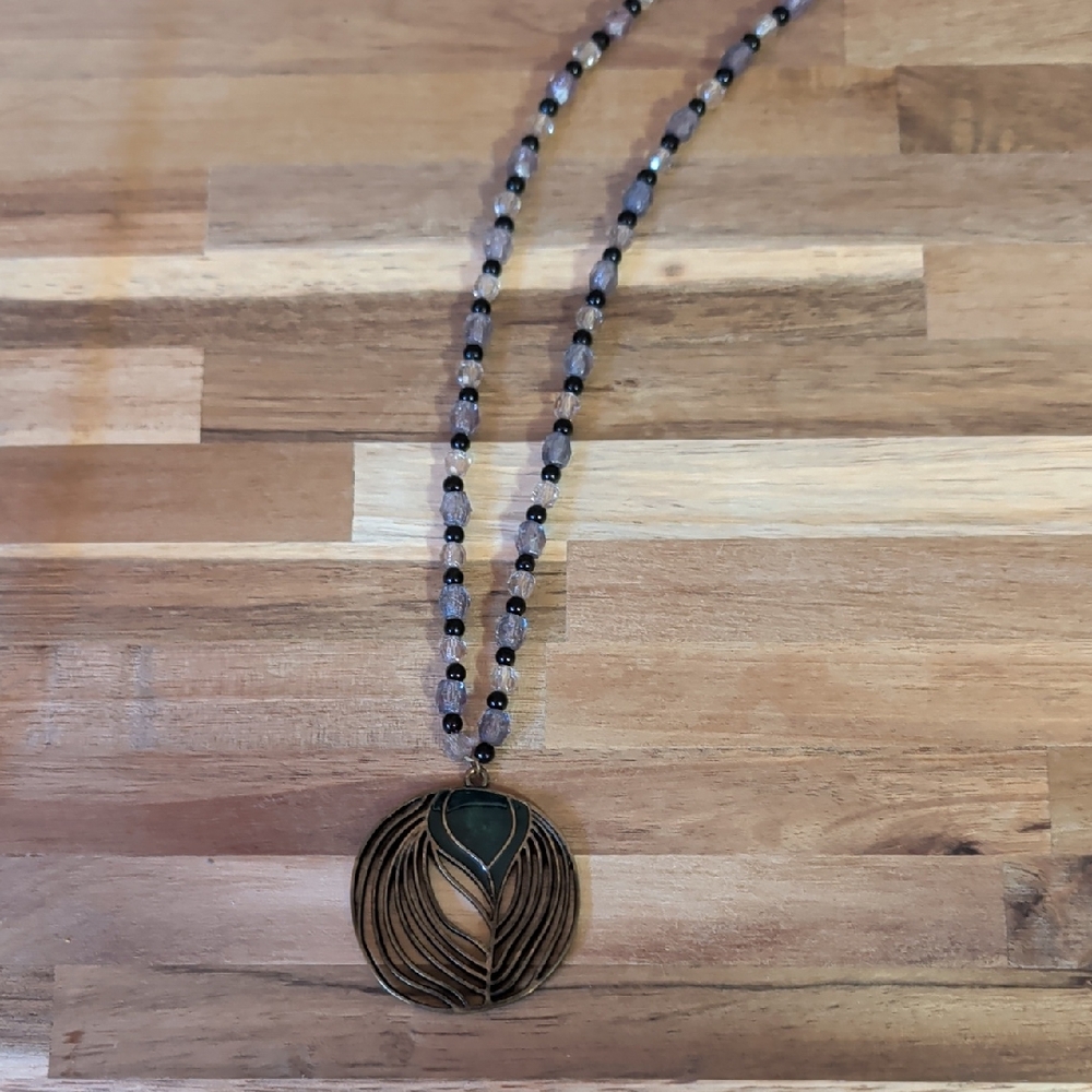 Elegant Black and Gold Pendant Necklace
